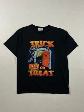 Vintage Y2K Basic Editions Trick or Treat Halloween Pumpkin Graphic Tee